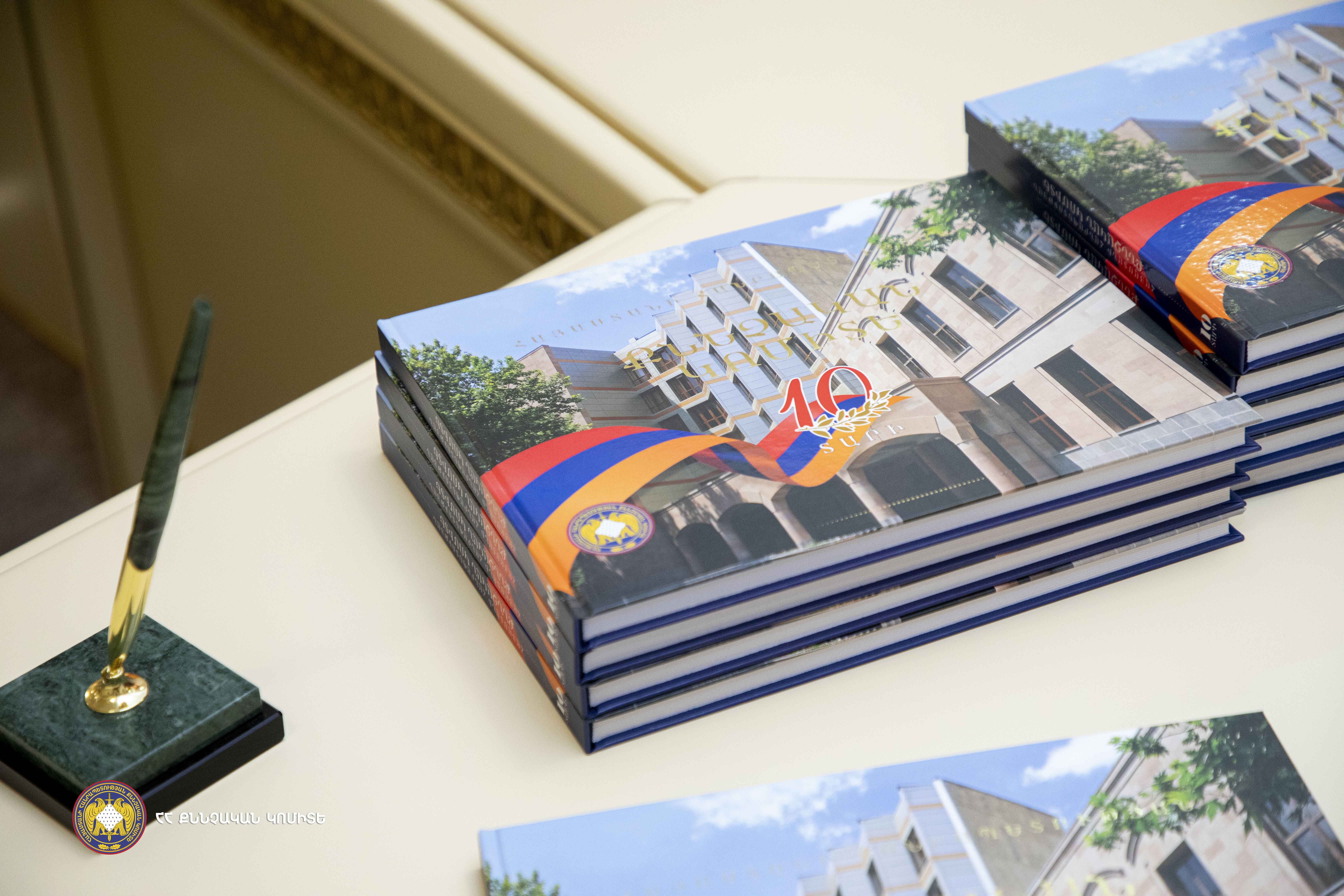 10-ամյակի տարեգիրք